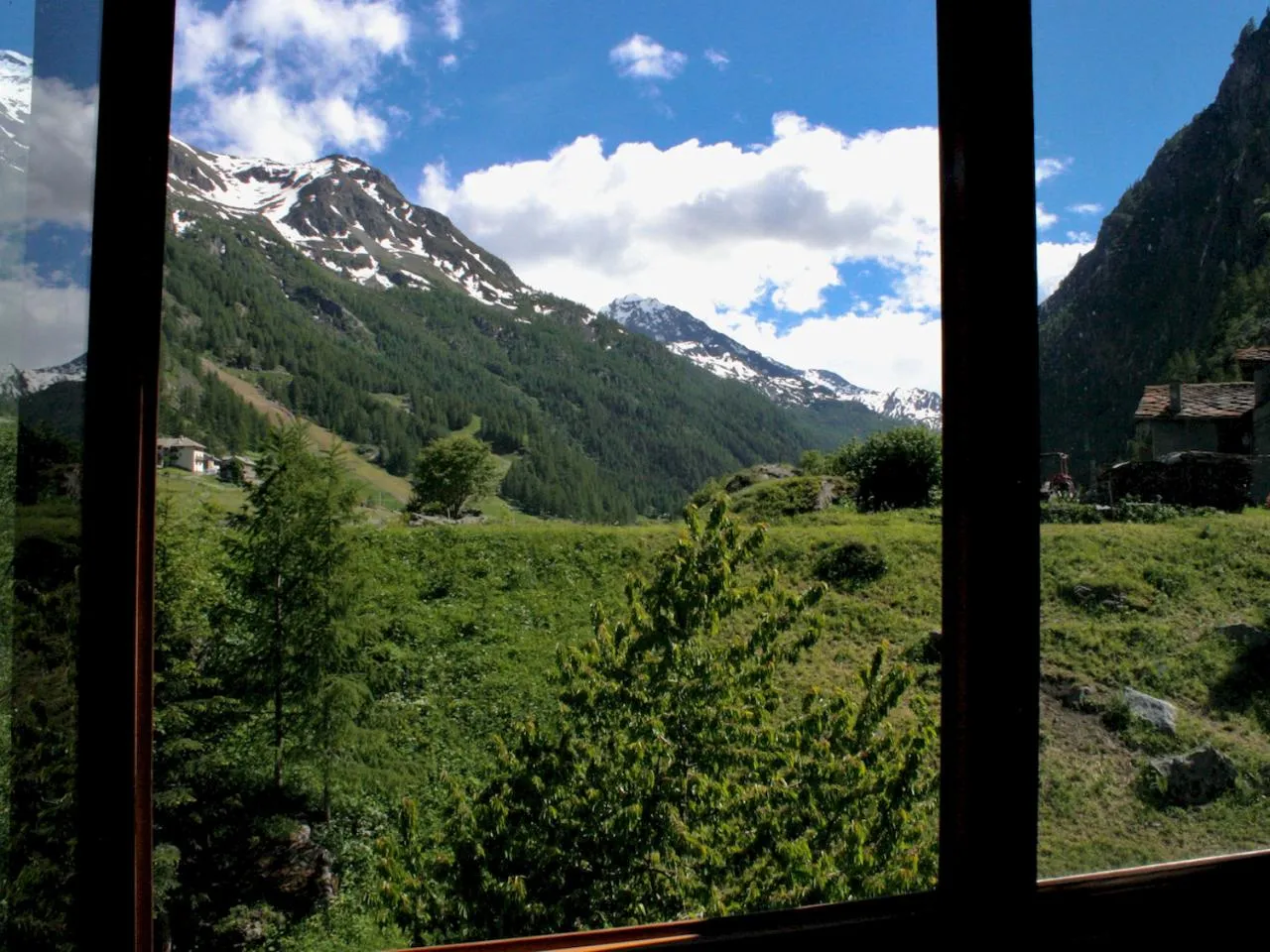 Chalet à louer Val d'Aoste, Chalet à louer Valgrisenche, escalade en Val d'Aoste, via ferrata, randonnée au val d'aoste, Randonnée Valgrisenche découverte des grandes voies, escalade Vallée d'aoste, escalade assez facile, chalet privé, massif du Mont Blanc