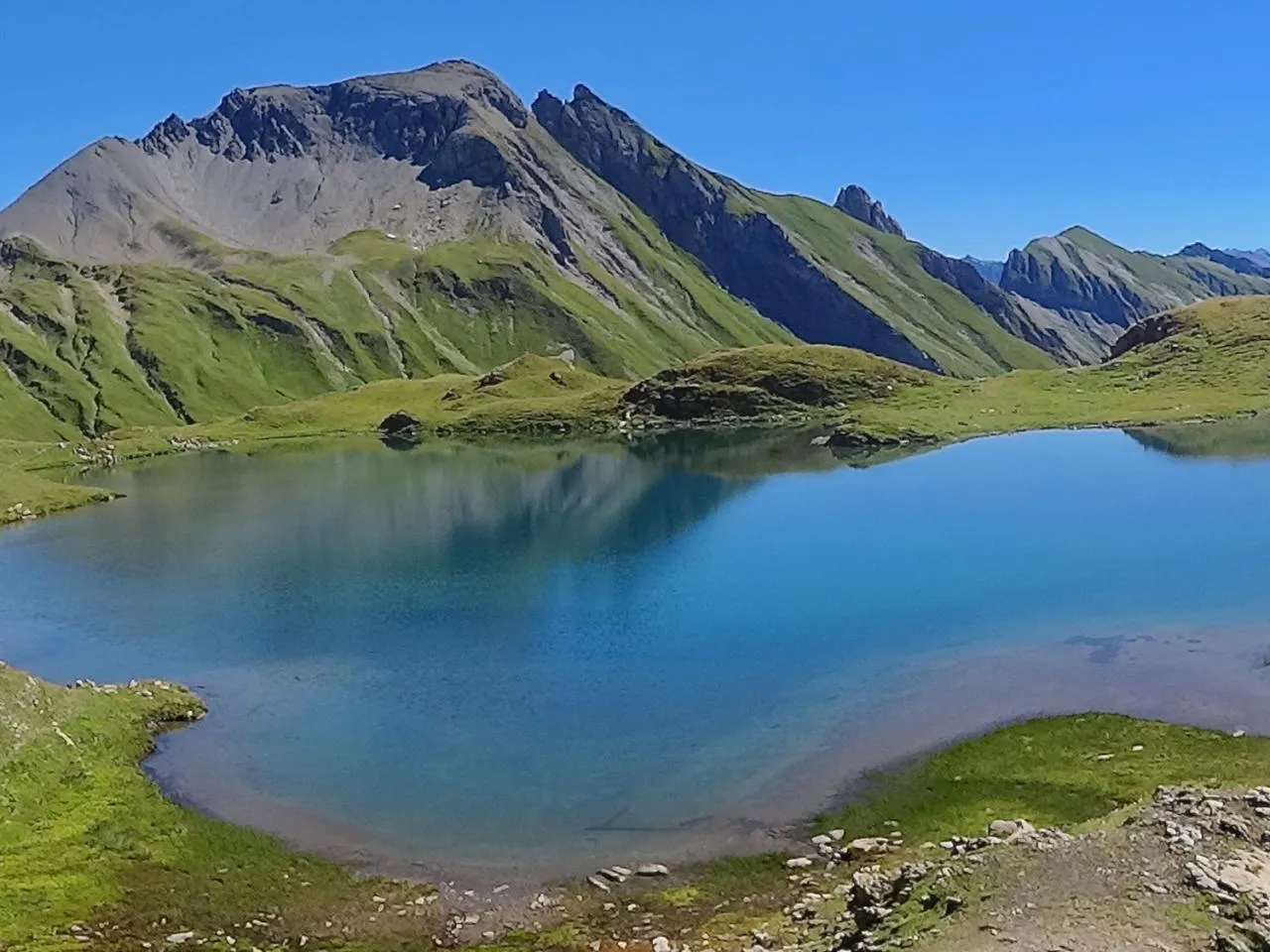 espritmontagne trekking, trekking in the alps, wild trekkings, trekking with guide, discover the mont blanc massif, mont banc tour, the Vanoise national park, the french tarentaise, discover the Gran Paradiso National Park, trekking bewteen france italy and switzerland