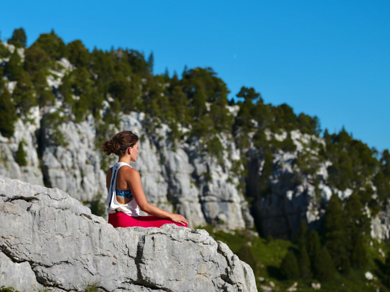 Yoga hiking course in Annecy